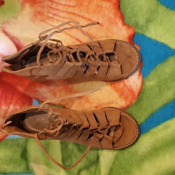 2/$8 👢 Altar’d State Light Brown Heels - Picture 10 of 11